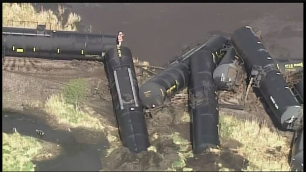 ABŞ-da xlorid turşusu daşıyan qatar relsdən çıxıb - FOTO/VİDEO