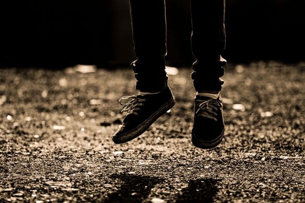 Kişi özünü Bakının mərkəzində asdı