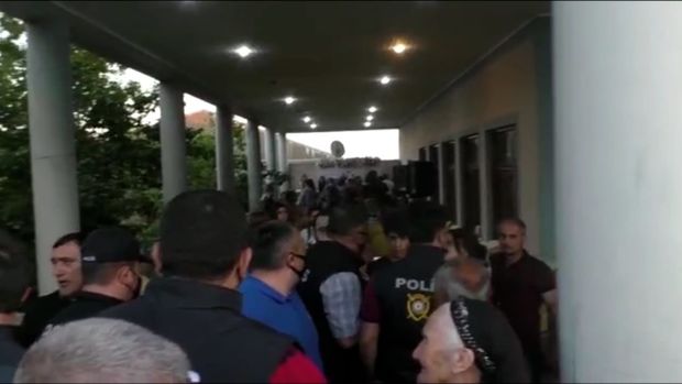 Bakıda toy mərasimi keçirən 40 nəfər tutuldu - FOTO/VİDEO