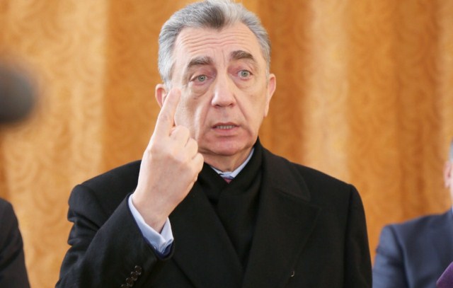 Eldar Əzizov yola salınır: 20 milyon kimə çatıb?