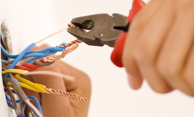 Bakıda 18 yaşlı oğlanı elektrik cərəyanı vuraraq öldürüb