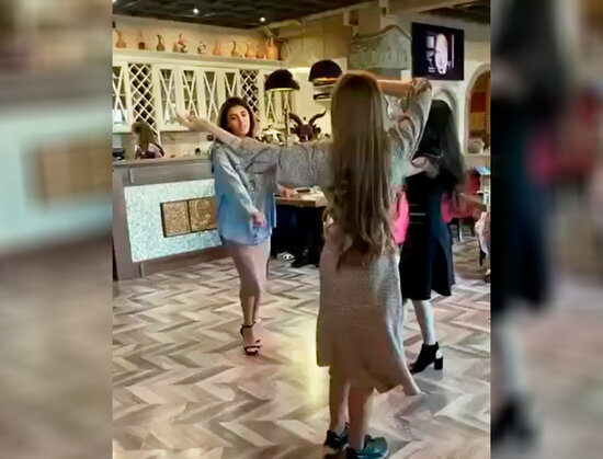 Azərbaycanlı qızlar ermənilərə belə cavab verdilər - VİDEO