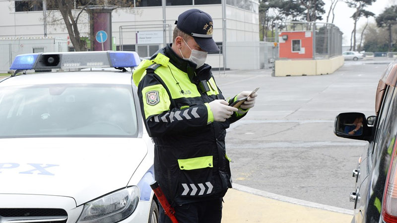 Sürücülər bu səbəbə görə kütləvi şəkildə 50 AZN cərimə olunur - Günah kimdədir?