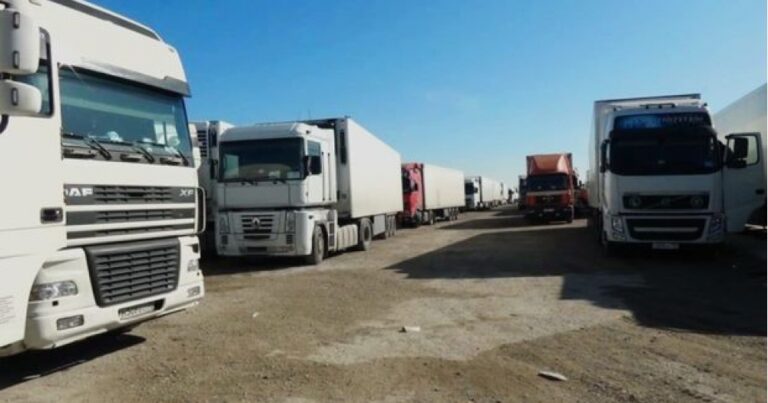 Gündəlik 120-130 dollar ziyan: Sürücü və sahibkarlar Gömrükdə “bunt” etməyə hazırlaşırlar...
