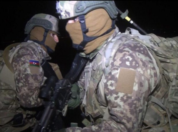 Azərbaycan əsgərləri hücuma keçən erməni hərbçini BELƏ MƏHV ETDİ - ANBAAN VİDEO