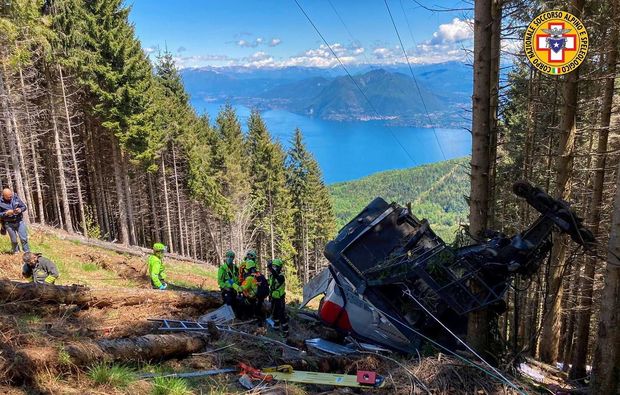 В Италии восемь человек погибли в результате крушения фуникулера
