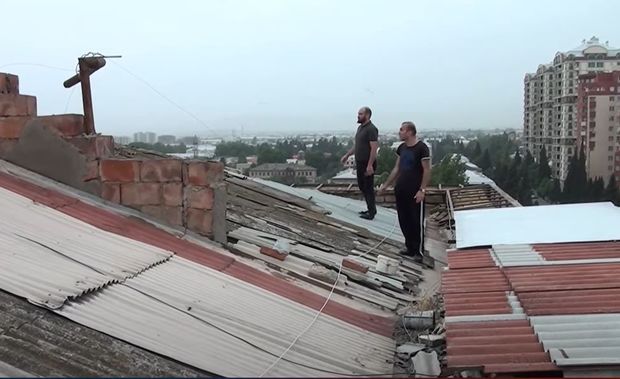 Vətən müharibəsi zamanı evləri zərər görən Gəncə sakinləri şikayətçidirlər - VİDEO