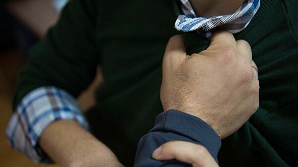 В Баку супружескую пару избил сосед