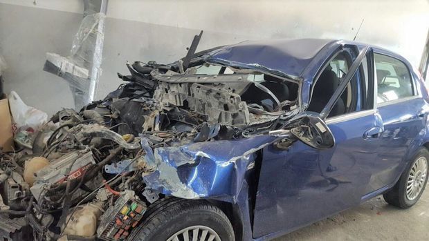 В Баку автомобиль врезался в стену, есть погибший