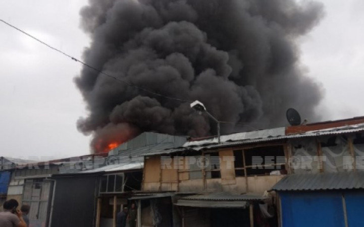 SON DƏQİQƏ! Azərbaycanda məşhur bazar yanır: Hadisə yerindən fotolar