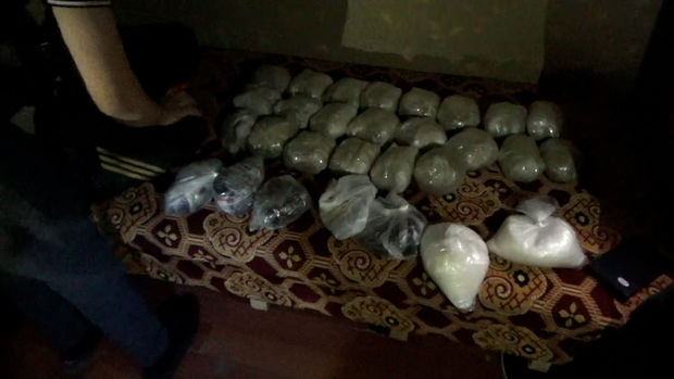 DİN əməliyyat keçirdi: Narkotik, silah-sursat, saxta pul gizlədən şəxslər ələ keçdi - FOTO/VİDEO