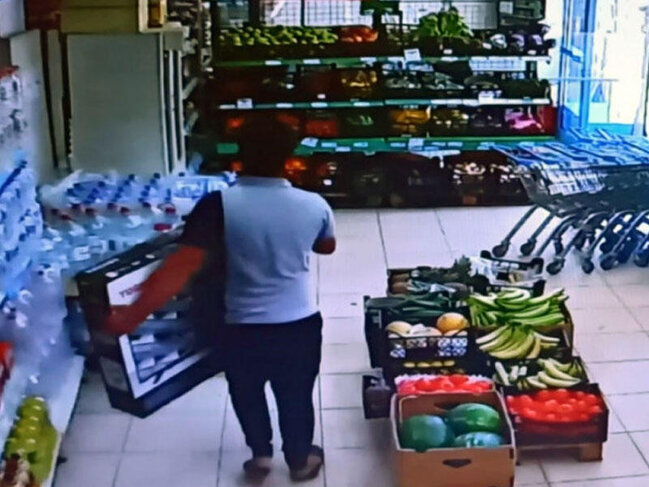 Mağazadan televizor oğurladı, görün nə etdi - İNANILMAZ HADİSƏ - VİDEO