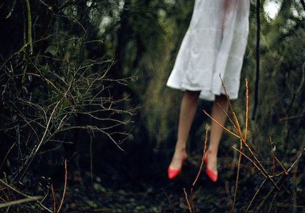 В Шамкире обнаружена повешенной молодая женщина