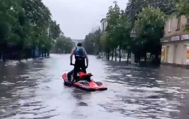 Ukrayna şəhəri suyun altında qalıb – VİDEO