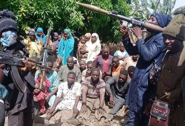 Nigeriyada yaraqlılar 200 məktəblini qaçırdı