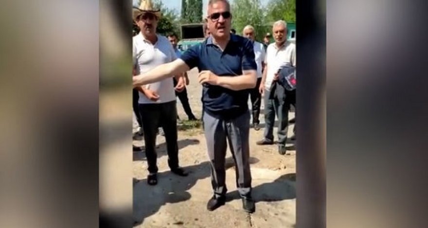 Неадекватное поведение главы ИВ Тертера на встрече с гражданами попало на камеру - ВИДЕО