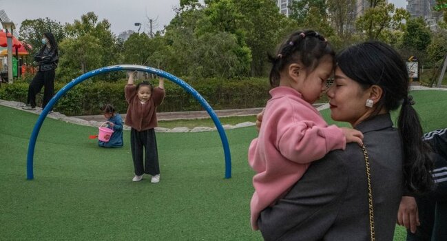 Çin hökuməti əhalinin artması ilə bağlı qərar verdi