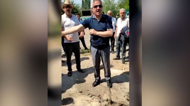 Tərtər icra başçısının vətəndaşlarla kobud davranışı (VİDEO)