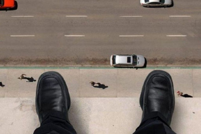 SON DƏQİQƏ! Abşeronda DƏHŞƏT! Kişi özünü 14-cü mərtəbədən atdı