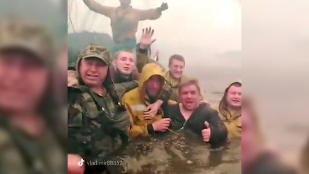 Yanğınsöndürənlər ölümdən son anda xilas oldu - VİDEO