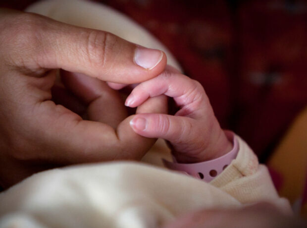 Azərbaycanda 15 yaşında ana olan qızı kim məcbur edib? – AÇIQLAMA – VİDEO