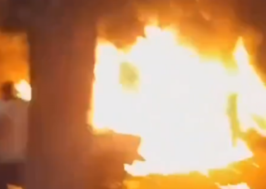 Azərbaycanda DƏHŞƏT: Azyaşlıların olduğu maşın ALOVLANDI - VİDEO