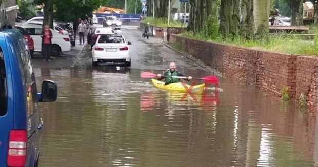 Dnepr küçələri çaya çevrildi – VİDEO