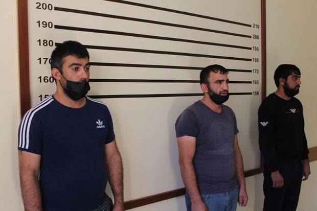 В Мингячевире задержаны подозреваемые в ограблении таксиста - ФОТО