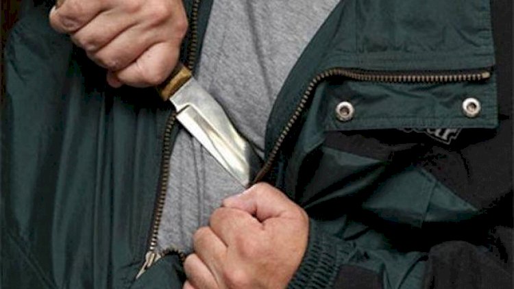 Paytaxtda intihara cəhd: 50 yaşlı kişi özünə 4 bıçaq zərbəsi vurdu