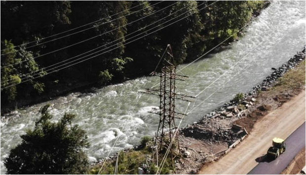 Pakistanda sərnişinlə dolu avtobus çaya düşdü