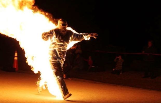 В Тертере мужчина поджег себя в знак протеста против развода