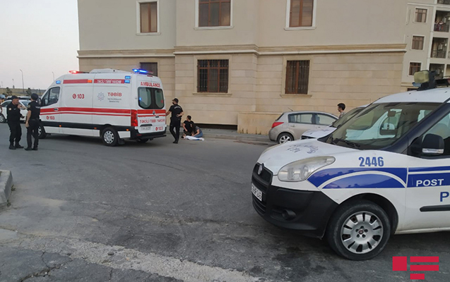 Üç yaşlı uşaq Jurnalistlərin binasından yıxılıb öldü