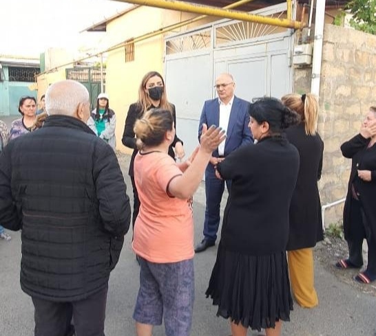 Könül Nurullayeva sakinlərin üzləşdiyi problemləri müvafiq qurumlara ünvanlamaq məqsədilə qeydiyyata götürüb