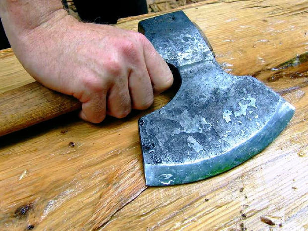 Azərbaycanda kişi balta ilə öldürüldü: Oğlu tutuldu - YENİLƏNİB