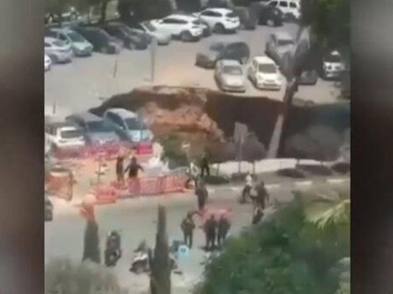 Yer yarıldı, ətrafdakı hər şeyi 