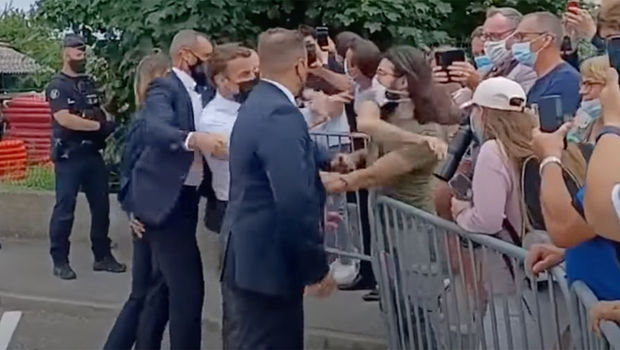 Ударивший Макрона мужчина действовал спонтанно