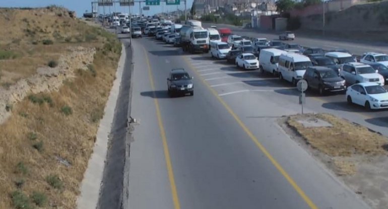 Bakıda ağır qəza: güclü tıxac yarandı - FOTO