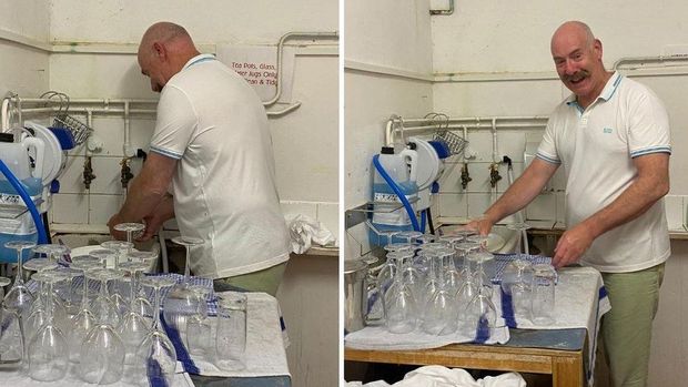 İngiltərəli milyonçu pandemiya səbəbindən qab yuymaq məcburiyyətində qaldı - FOTO