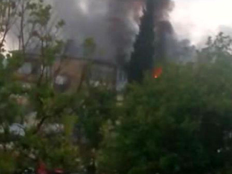 Gəncədə qorxunc HADİSƏ - İldırım binanı vurdu - VİDEO