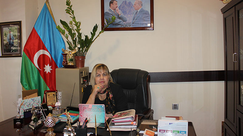 Tanınmış xanım vəkil məhkəmə zalında həbs edildi