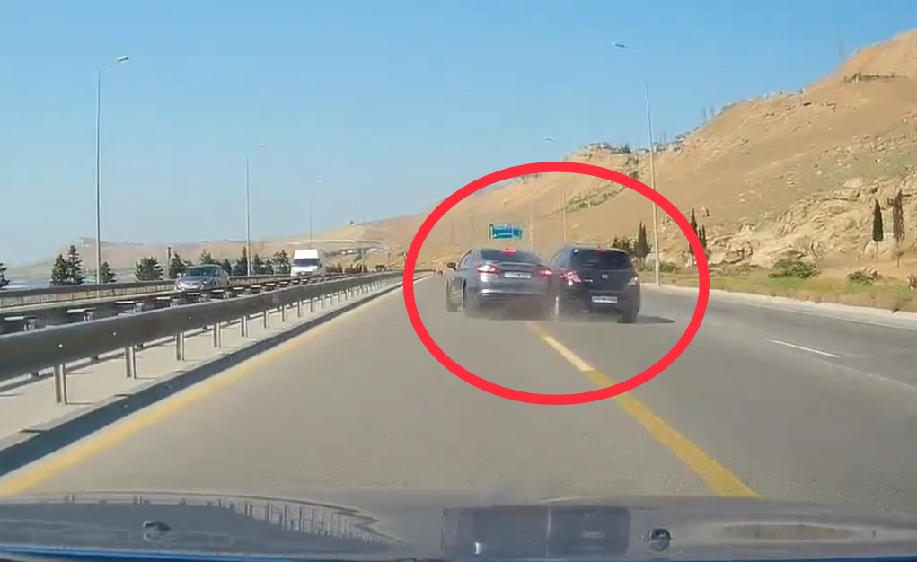 Bakıda yüksək sürətlə gedən sürücü ağır qəza törətdi - VİDEO