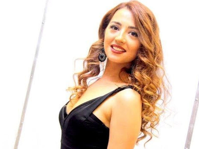 Kəmalə qısa ətəkli geyimi ilə diqqət çəkdi - FOTO