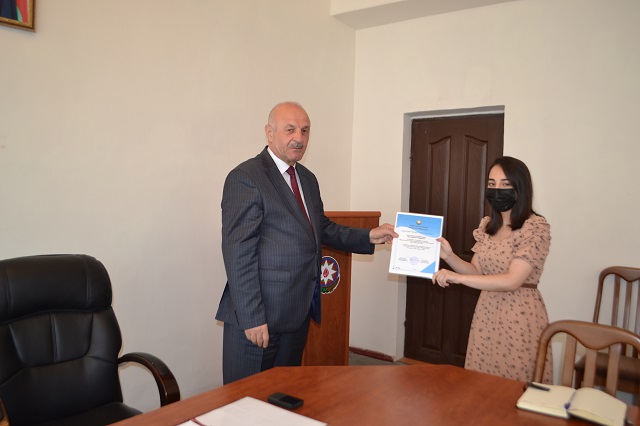 Mingəçevir şəhər İcra Hakimiyyətində təcrübə keçən növbəti “Könüllü”lərə sertifikat verildi