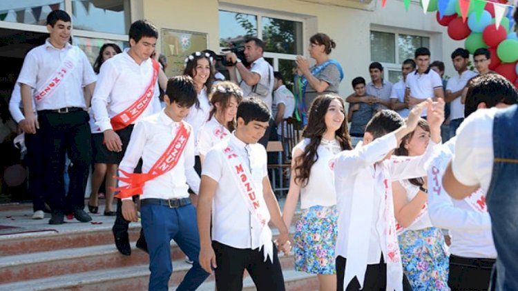 Сегодня в школах Азербайджана прозвучат 