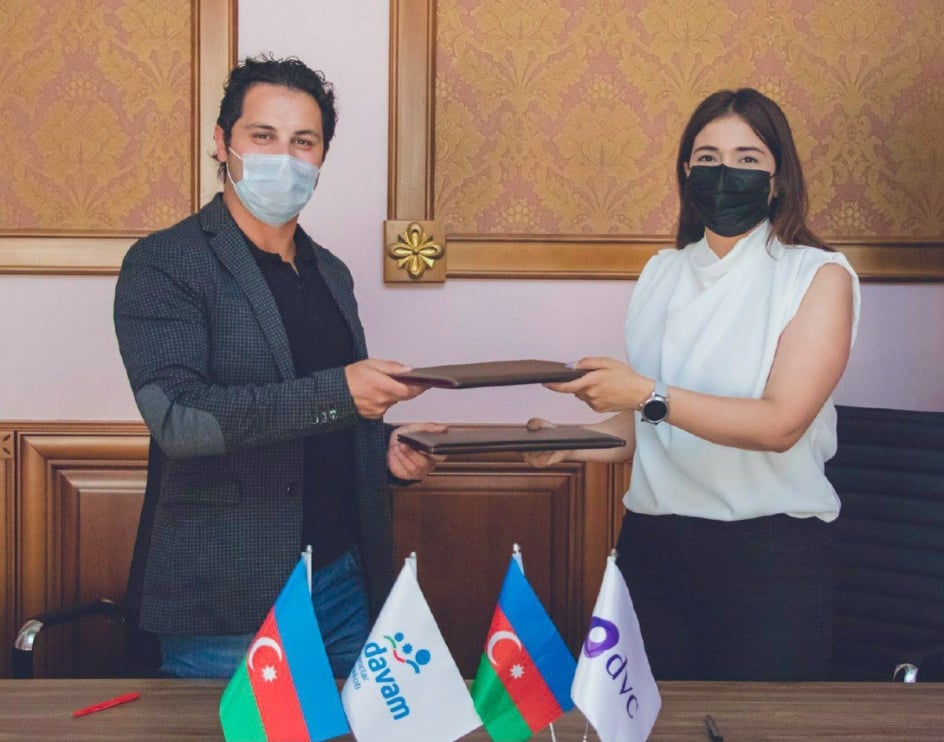 “Davam”la Milli Debat Proqramı arasında memorandum imzalanıb