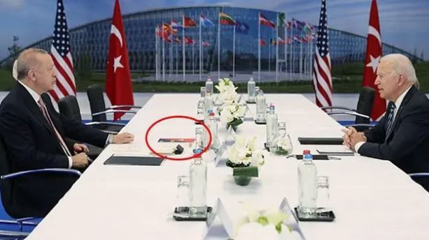 Ərdoğan-Bayden görüşündə masa üzərindəki maraqlı detal (FOTO)