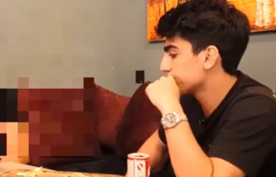 Azərbaycanlı bloger çəkiliş zamanı adam döydü, sonra görüntüləri sildi - VİDEO