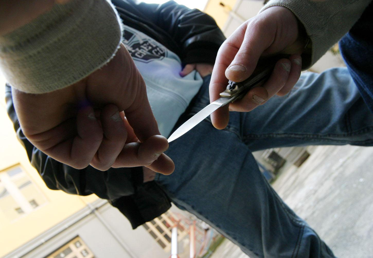 Bakıda kütləvi dava - ağız boşluğu, bilək və qarnından bıçaqlandı - VİDEO