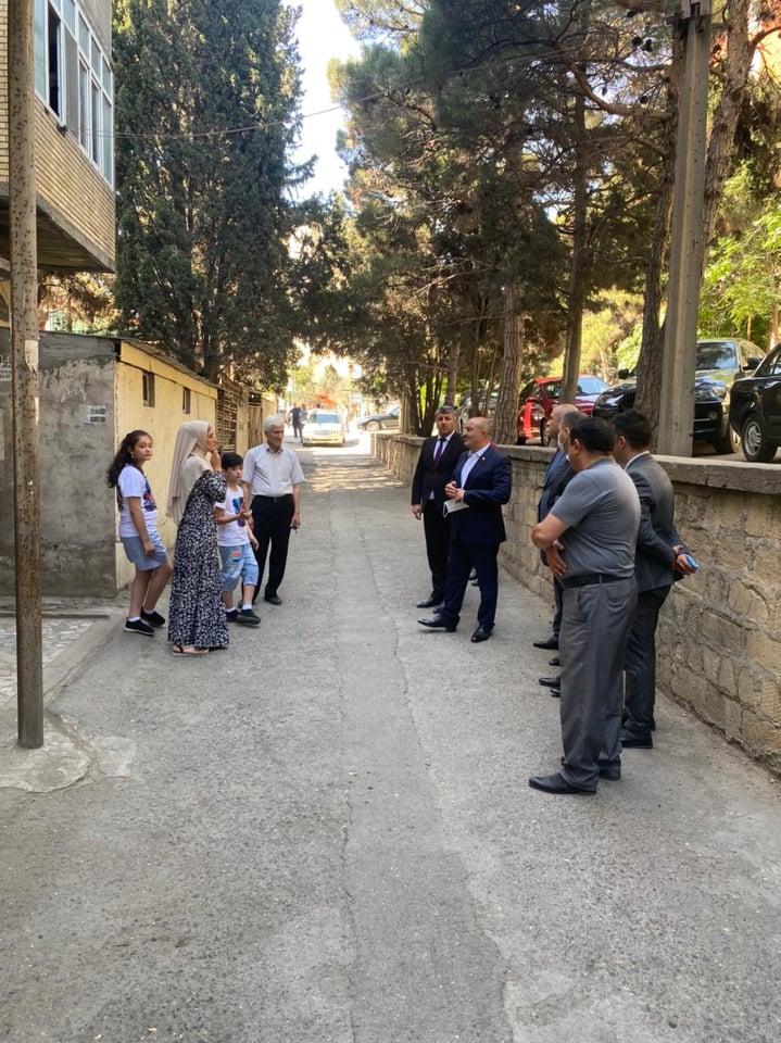 Nəsimi rayonunda şəhid ailəsinin yaşadığı binanın həyətində və mənzilində əsaslı təmir işlərinə başlanılıb