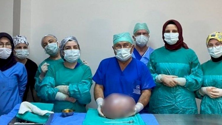 İnanılmaz: Hamilə olduğu güman edilən qadının qarnından görün nə çıxdı